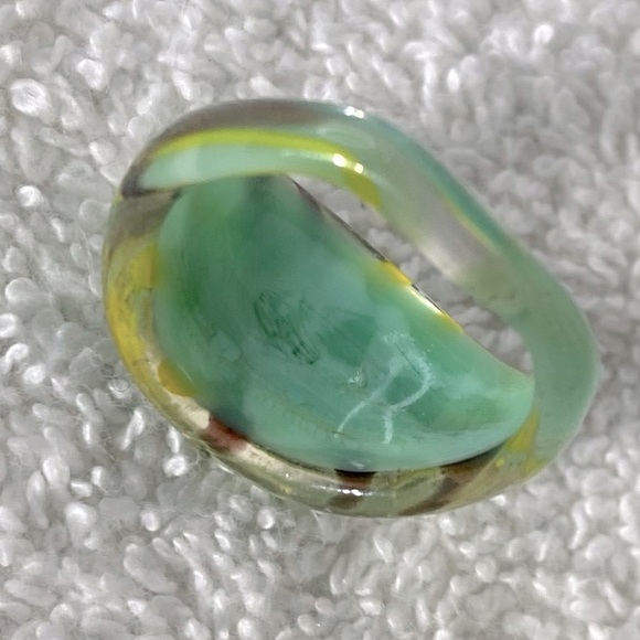 Vintage Art Glass Handmade Green Black Yellow Band Ring - Picture 9 of 11